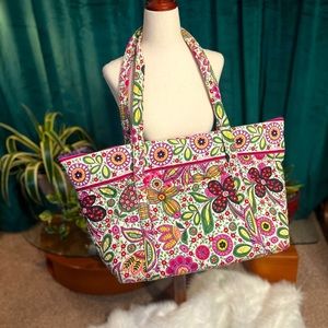 Vera Bradley Large Travel Tote with 6 Inside Pockets Viva La La Green Flowers